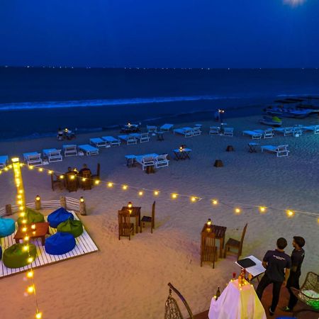 Blue Sand Beach Resort Тринкомали Экстерьер фото