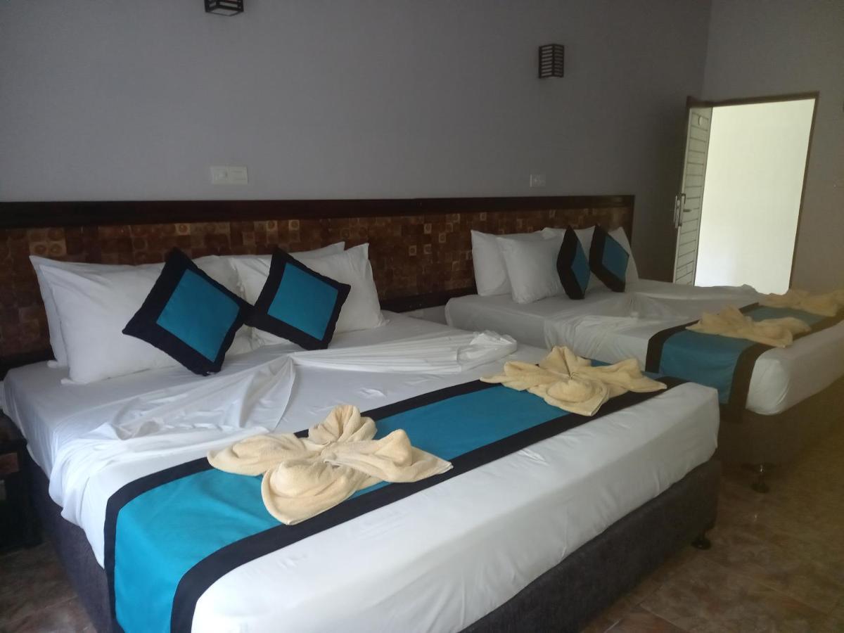 Blue Sand Beach Resort Тринкомали Экстерьер фото