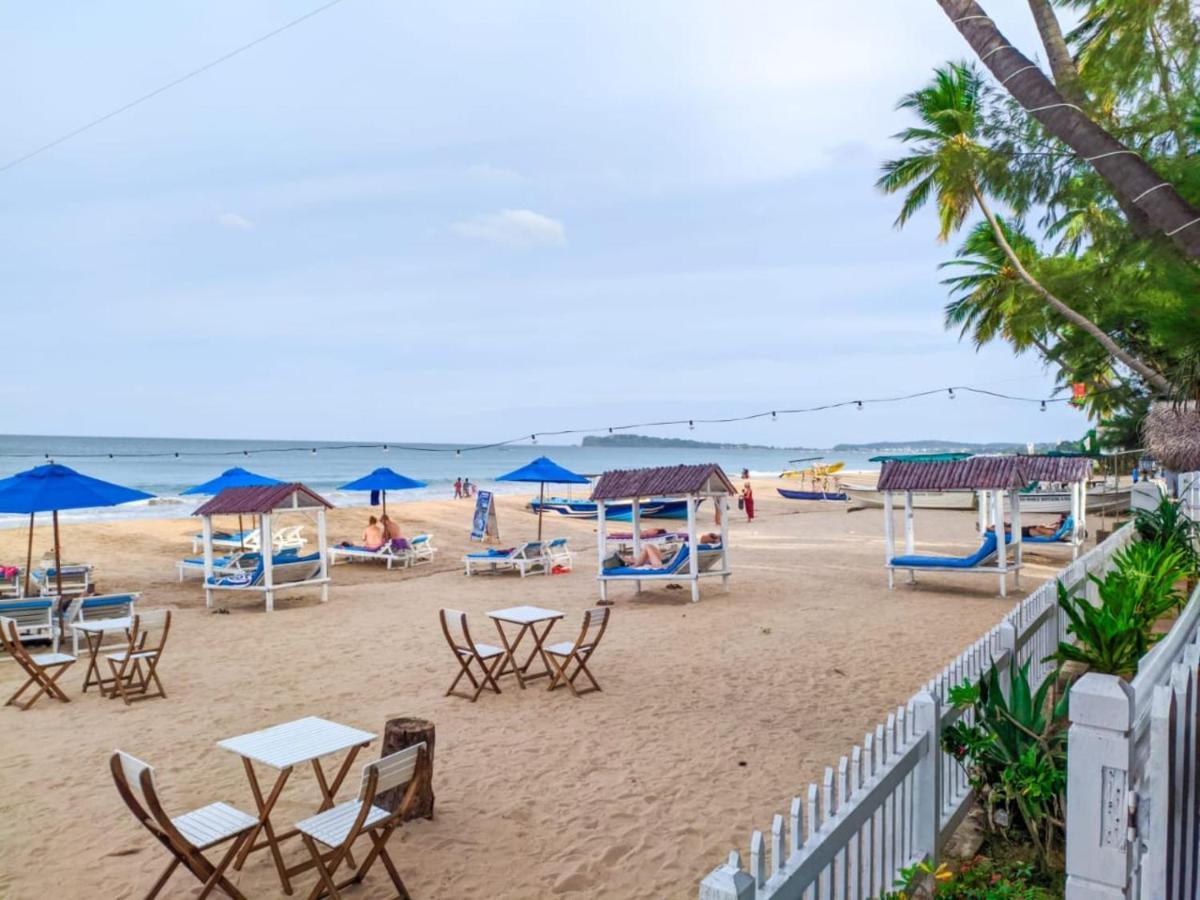 Blue Sand Beach Resort Тринкомали Экстерьер фото