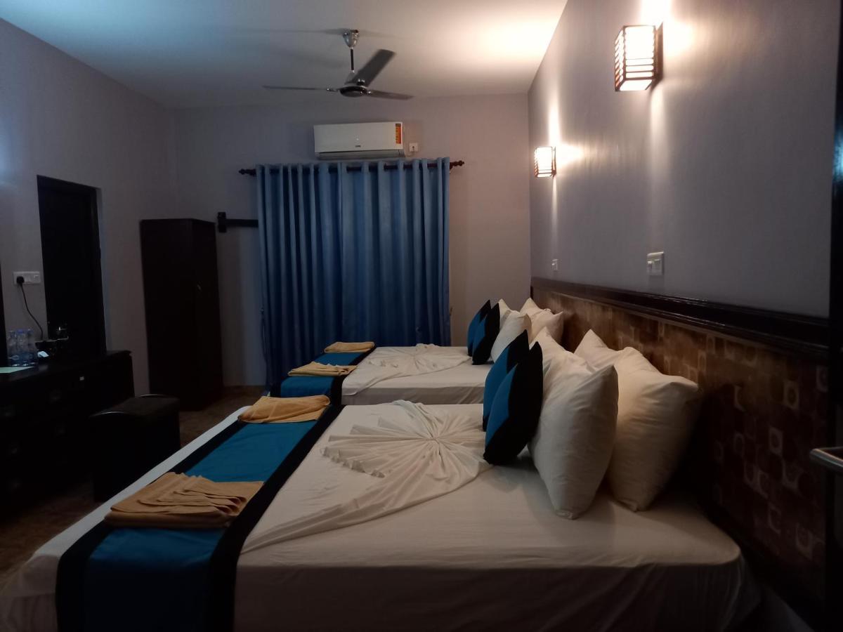 Blue Sand Beach Resort Тринкомали Экстерьер фото
