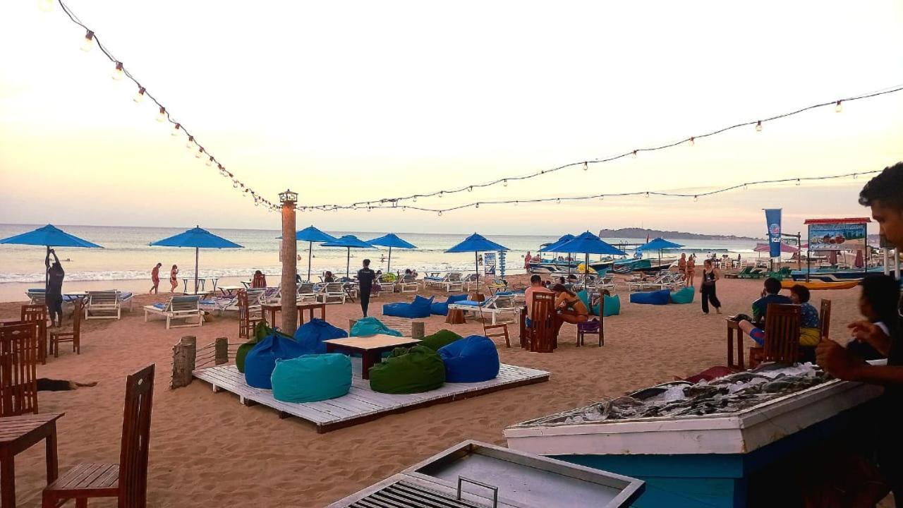 Blue Sand Beach Resort Тринкомали Экстерьер фото