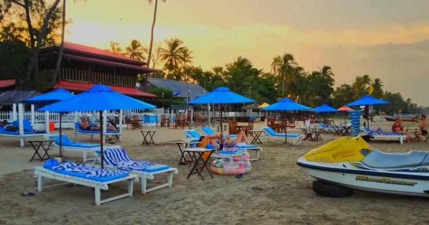 Blue Sand Beach Resort Тринкомали Экстерьер фото